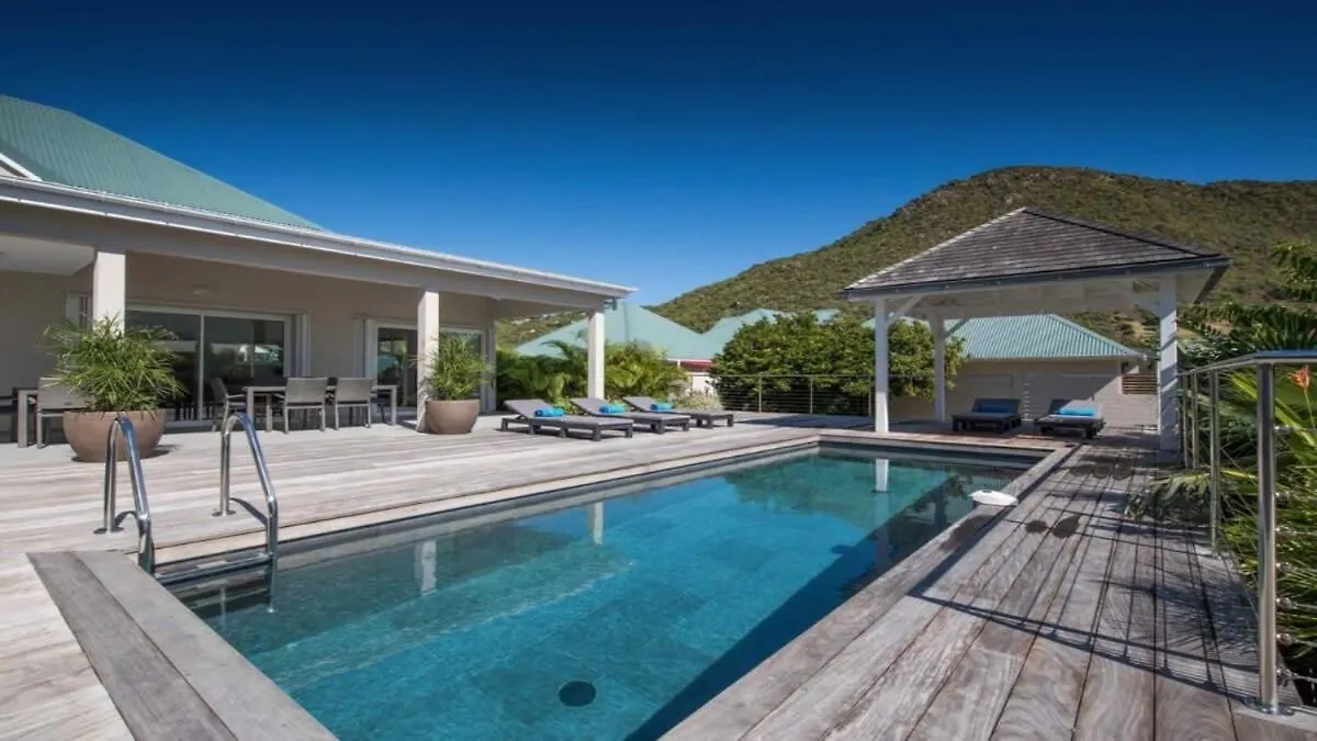 Dazzling Villa With Heated Swimming Pool kontakter